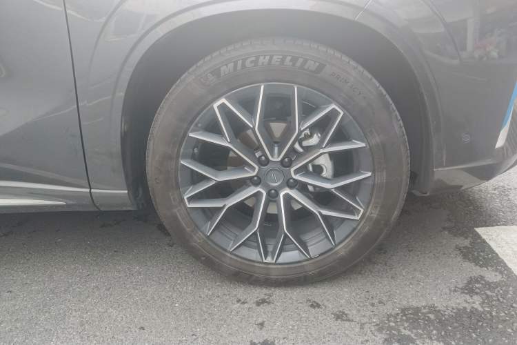 Used CHANGAN OSHAN Z6 New Energy 2022 Facelift Blue Whale iDD 150KM Flagship PLUS Smart Parking Edition Right Front Wheel Hub