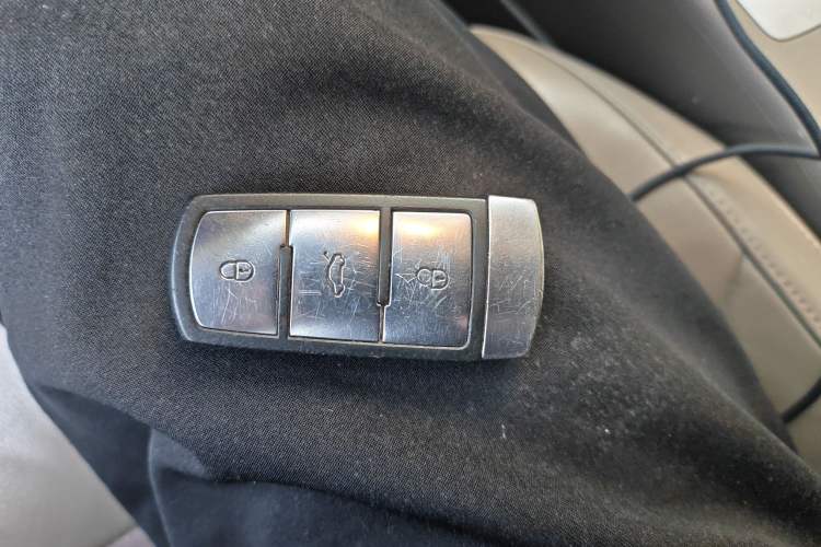 Used Volkswagen Magotan 2012 Facelift 2.0 TSI Prestige Model
