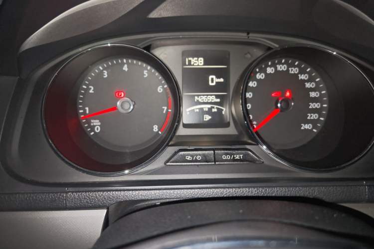 Used Volkswagen Lavida 2015 1.6L Manual Comfort Edition Odometer Close Up