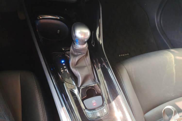 Used Toyota IZOA 2018 2.0L Yichi Version China VI Standard