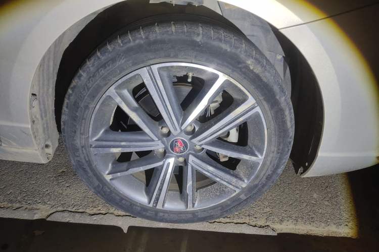 Used Roewe i5 2019 20T Automatic 4G Connected Supercharged Flagship Edition
