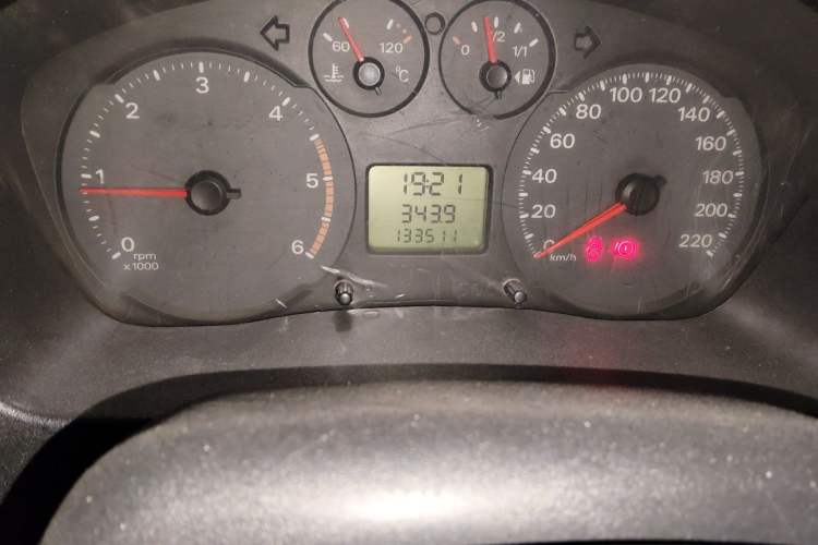 Used Ford Transit Custom 2013 2.4T Diesel Economical Long-Wheelbase Mid-Roof China IV Standard