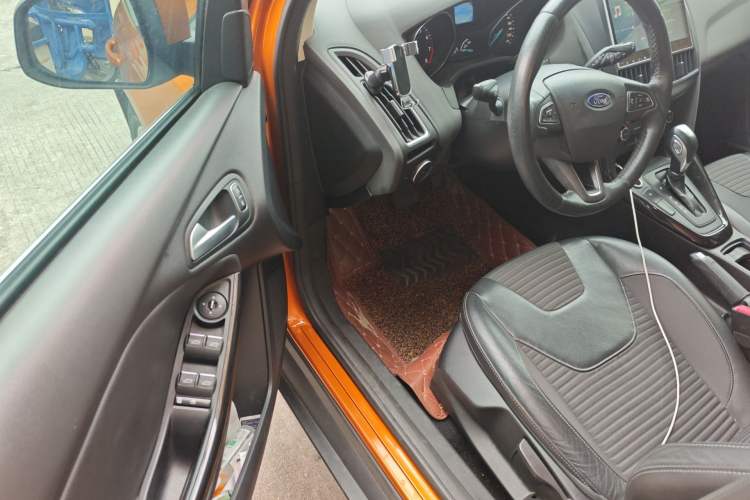 Used Ford Focus 2015 Hatchback EcoBoost 125 Automatic Supreme Style Edition
