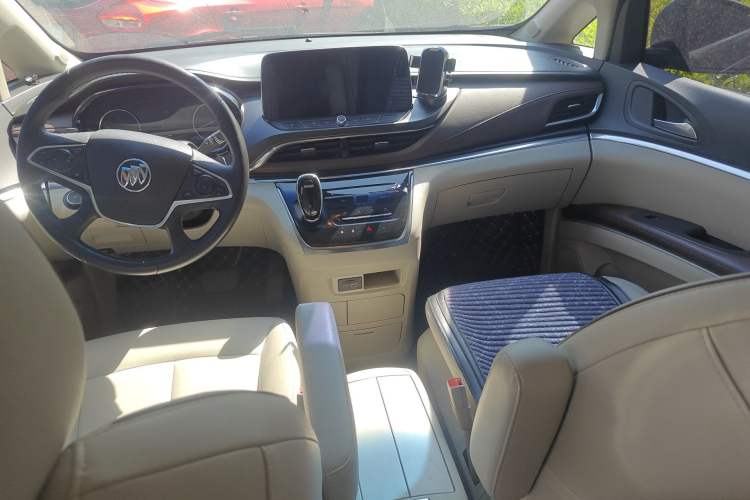 Used Buick GL8 2021 Land Cruiser Executive Class 652T Luxury Model Center Console