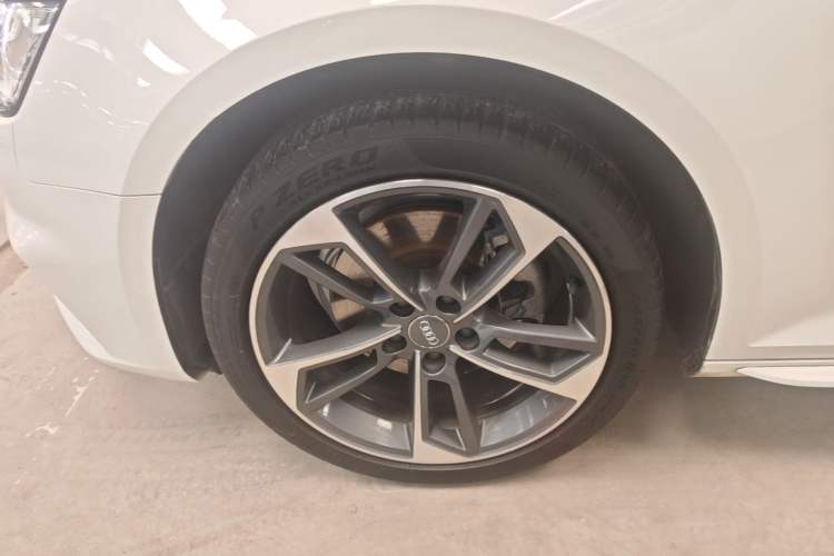 Used Audi A4L 2019 40 TFSI Ambition China VI Left Front Wheel Hub