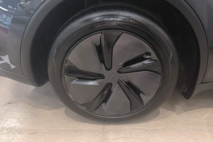 Used Tesla Model Y 2025 Rear-Wheel-Drive Version