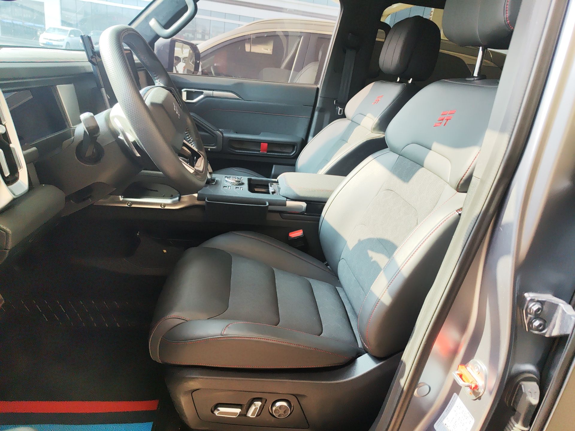 المقاعد الأمامية داخل السيارة