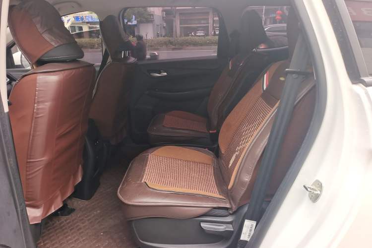 Used Baojun 730 2019 1.5L Manual Fashion Model 7-seater China VI Left Rear Seat