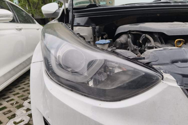 Used Hyundai Elantra (5th Generation / Langdong) 2016 1.6L Automatic Smart Version Right Front Headlight