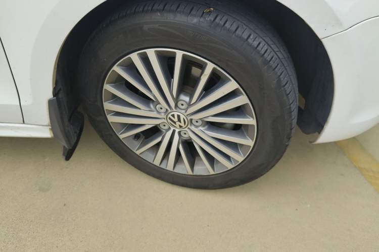 Used Volkswagen Sagitar 2014 Revised 1.4TSI Automatic Flagship Edition Right Front Wheel Hub