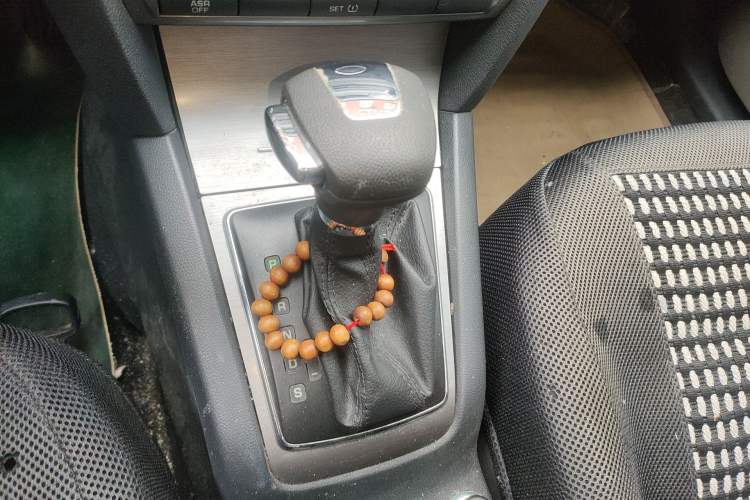 Used Skoda Octavia 2012 1.6L Automatic Yijie Edition Gear Lever