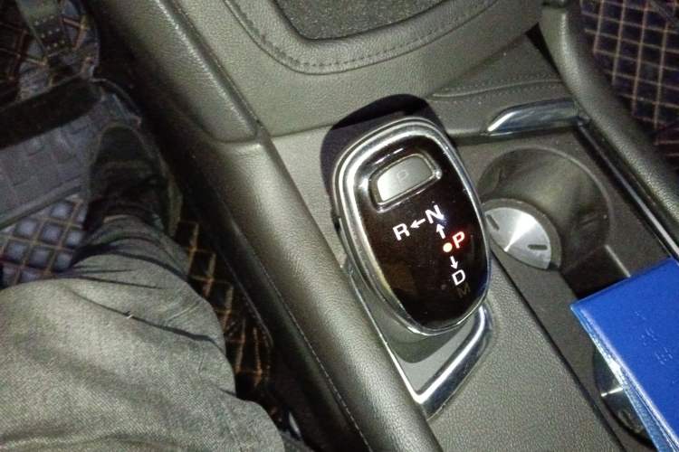 Used Cadillac XT5 2017 Anniversary Edition 28T Four-Wheel Drive Luxury Model Gear Lever