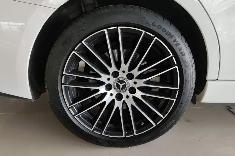 Used Mercedes-Benz C-Class 2022 Restyled C 260 L Sport Edition Right Rear Wheel Hub