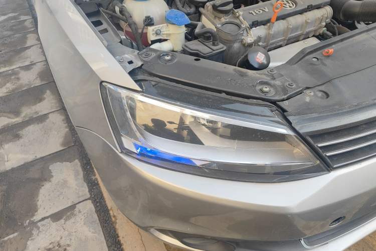 Used Volkswagen Sagitar 2012 1.6L Manual Comfort Model Right Front Headlight