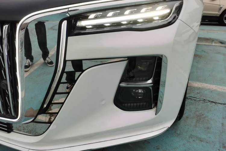 Used Hongqi H5 2023 2.0T Automatic Smart Connect Flagship Edition Left Front Headlight