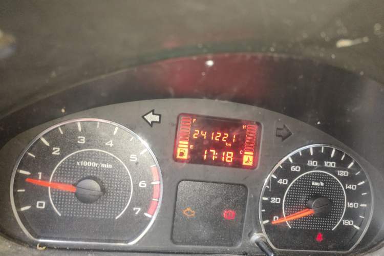 Used Wuling Rongguang V 2018 1.5L Practical Version Odometer Close Up