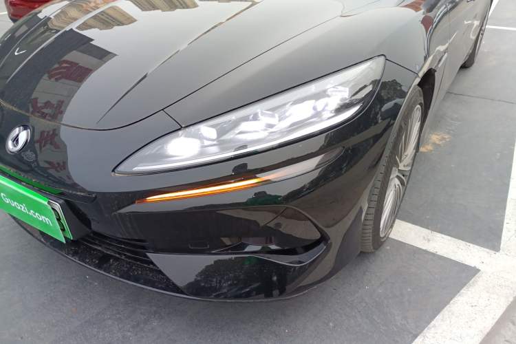 Used Denza Z9 2024 1100 km All-Wheel-Drive Ultra Version