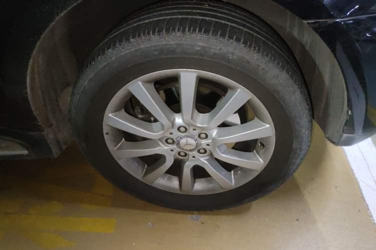 Used Mercedes-Benz M-Class 2010 ML 350 4MATIC Luxury Model Right Front Wheel Hub