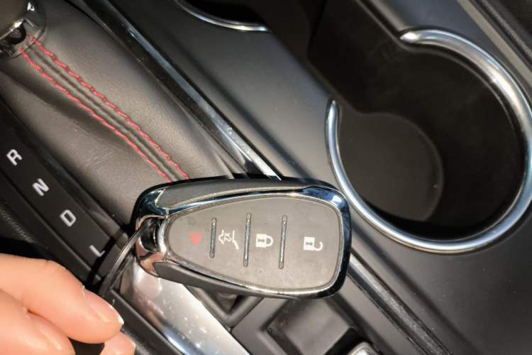 Used Chevrolet Equinox 2019 Redline 550T Automatic All-Wheel-Drive RS Model China VI Standard Vehicle Key