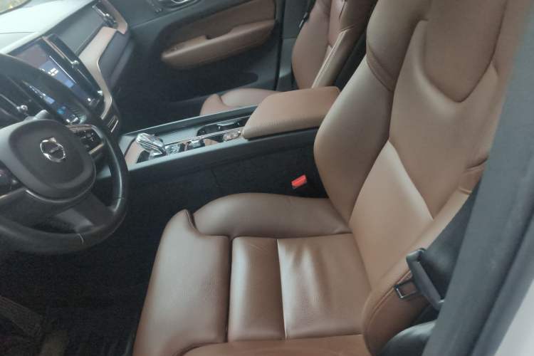 Used Volvo XC60 2022 B5 4x4 Smart Luxury Edition