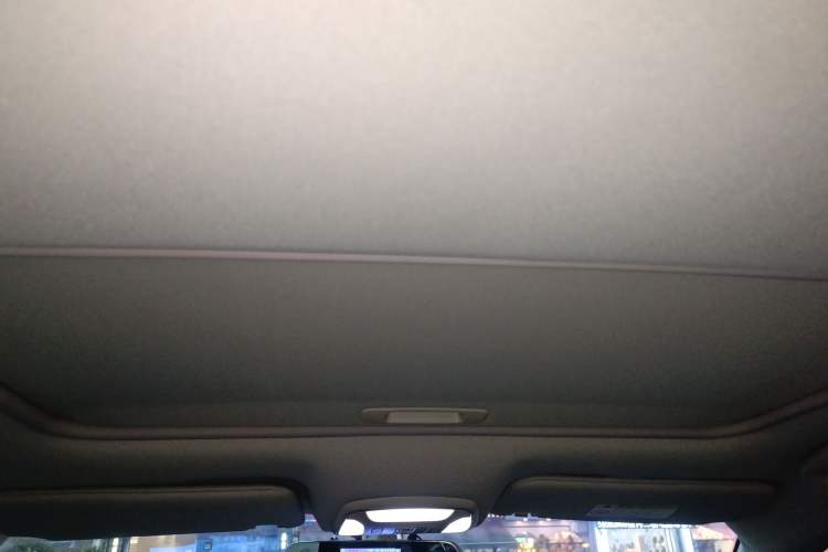 Used Zotye Z700 2018 Z700H 1.8T DCT Luxury Model Headliner