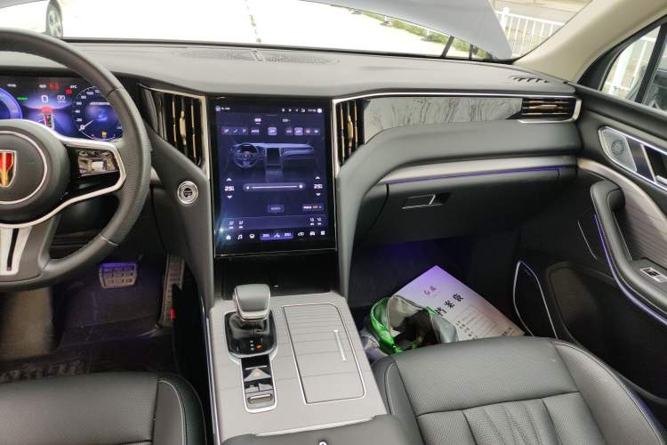 Used Hongqi HS7 PHEV 2024 2.0T PHEV Four-Wheel Drive Flagship Edition 6 Seats Audio And AC Panel