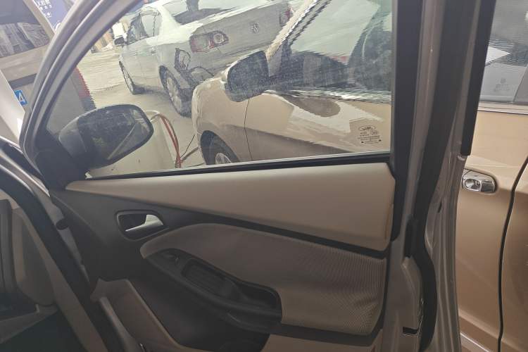 Used Ford Focus 2012 Sedan 1.6L Manual Comfort Model
