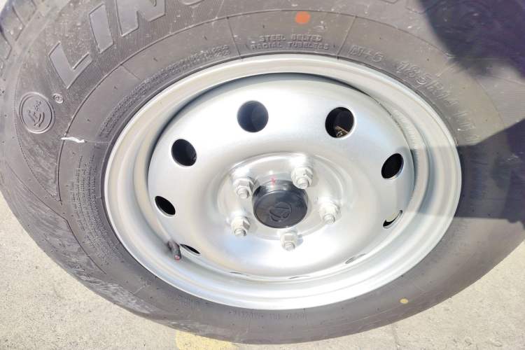 Used Chana Ruixing EM60 2025 Passenger Version Comfort Edition 6 Seats 300 km Range Side-Hinged Doors
