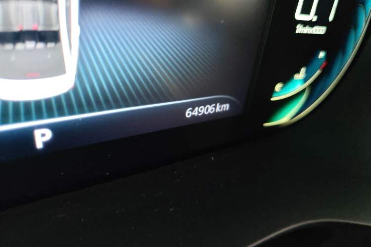 Used Roewe i5 2021 1.5L CVT Diamond Edition Odometer Close Up