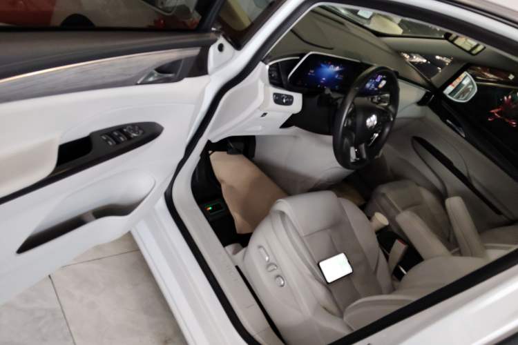 Used Buick GL8 2023 ES Lu Zun Deluxe and Yue Edition
