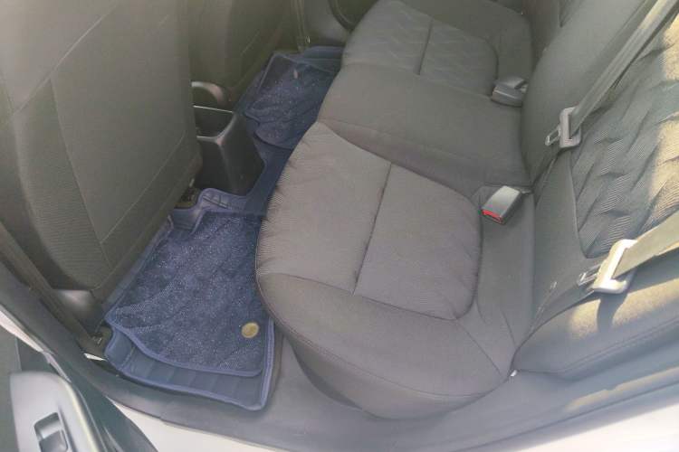 Used Kia K2 2015 Sedan 1.4L MT GLS