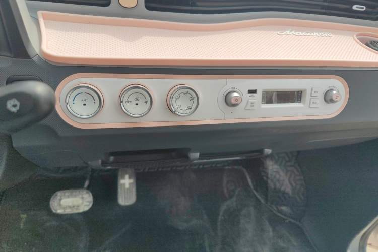Used Wuling Hongguang MINIEV 2022 Macaron Premium Model – Lithium Ternary Battery Audio And AC Panel