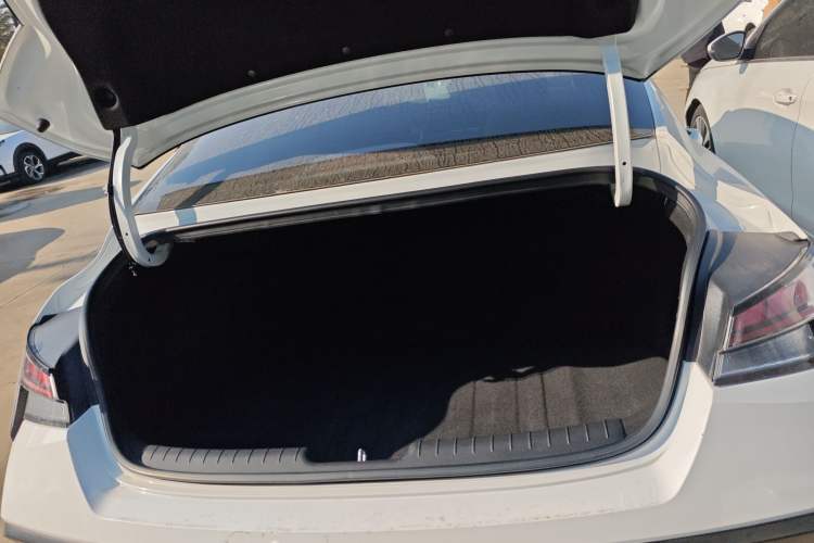 Used Hyundai Elantra 2023 1.5L CVT LUX Prestige Edition