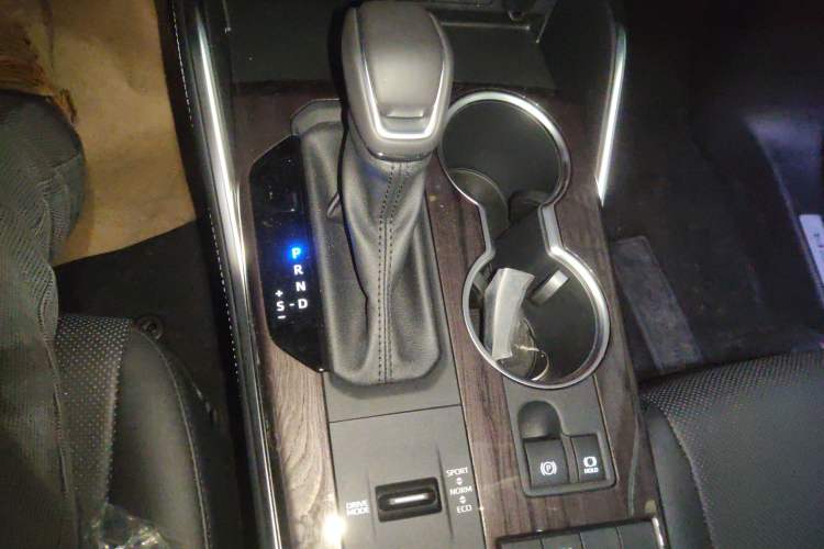 Used Toyota Highlander 2024 2.5L Smart Electric Hybrid Dual-Motor Two-Wheel-Drive Prestige Version 7 Seats