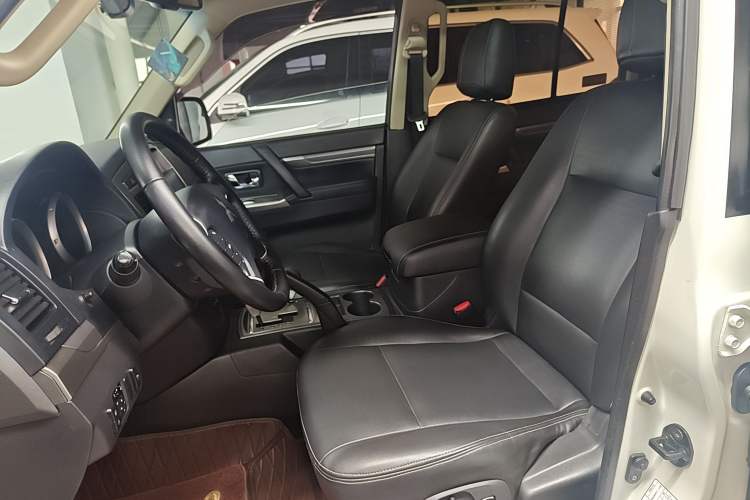 Used Mitsubishi Pajero (Import) 2016 3.0L Automatic Standard Version China V Standard
