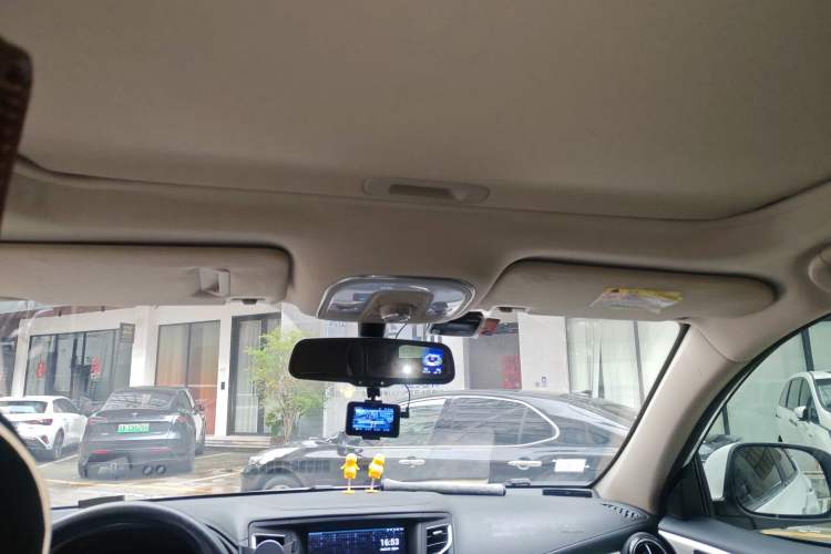 Used BYD Song New Energy 2017 Song DM 1.5TID All-Wheel Drive Luxury Model Headliner