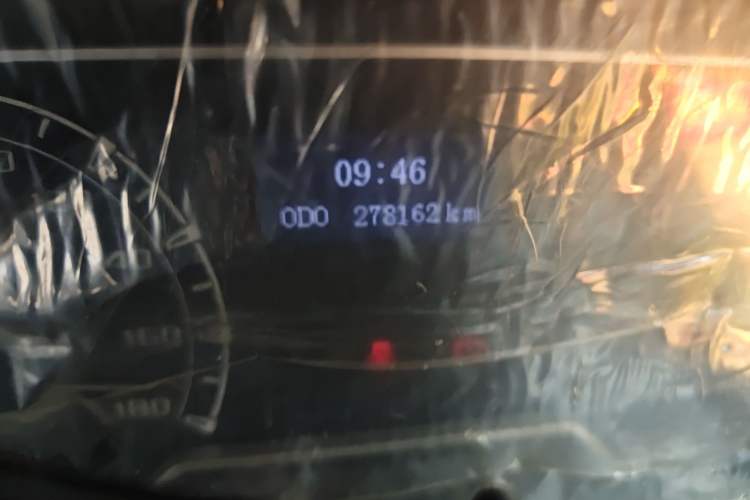 Used SAIC MAXUS Xintu V80 2019 2.5T Classic Model 6-Speed Manual Aotong Long Wheelbase Mid-Height 7-Seater