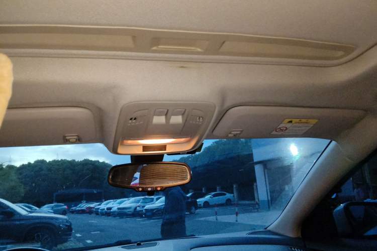 Used Chevrolet Cruze 2015 1.4T DCG Luxury Edition Headliner