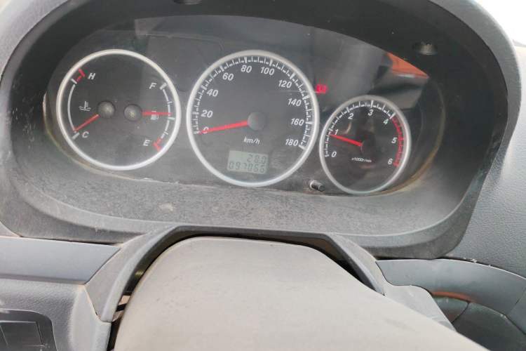 Used Foton Scenic 2014 2.5T Express Standard Long-Wheelbase High-Roof Version with 4J25TC Powertrain