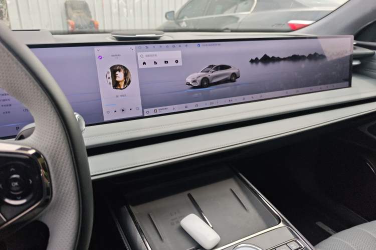 Used Geely Galaxy E8 2025 700 km Long-Range Intelligent Driving Version Audio And AC Panel