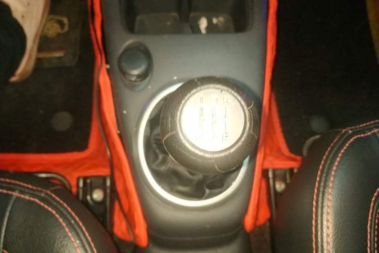 Used Suzuki Swift 2013 1.5L Manual Standard Edition Gear Lever