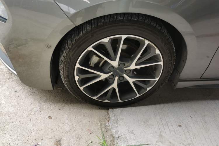 Used Lynk & Co 03 2022 2.0TD DCT JingPro Left Front Wheel Hub