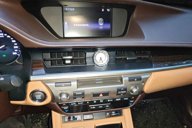 Used Lexus ES 2015 250 Elegant Edition Audio And AC Panel
