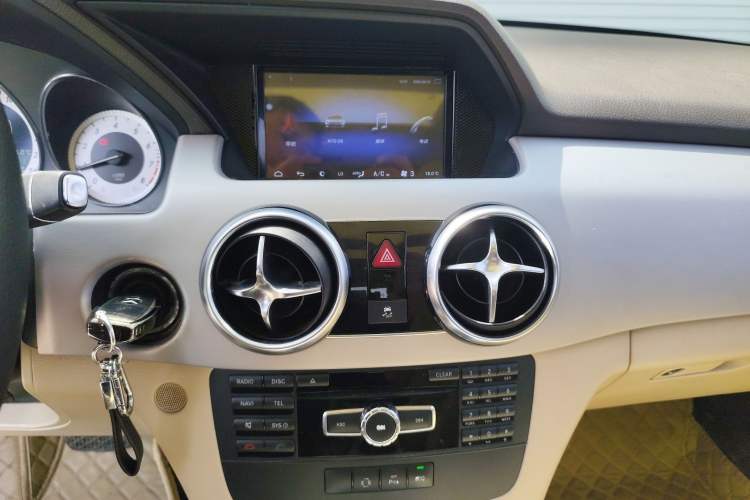 Used Mercedes-Benz GLK-Class 2014 GLK 200 Standard Model Audio And AC Panel
