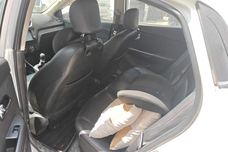 Used Kia K2 2012 Sedan 1.4L MT GLS Commemorative Edition
