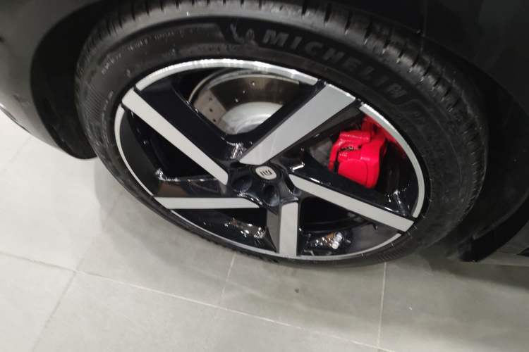 Used Xiaomi Auto YU7 2025 Ultra-Long Range High-Performance All-Wheel-Drive Max Edition
