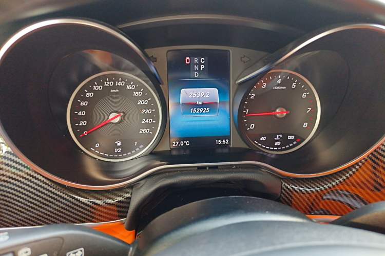 Used Mercedes-Benz V-Class 2021 V 260 Avantgarde Edition Odometer Close Up