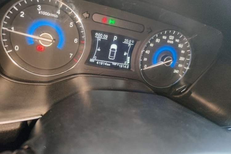 Used Dongfeng Fengon 580 2017 1.5T CVT Smart Style Model Odometer Close Up