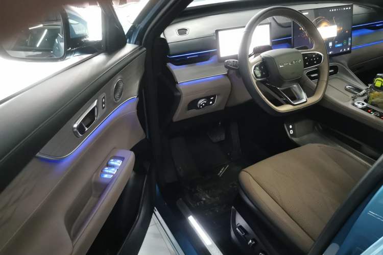 Used Chery Tiggo 8 PLUS C-DM 2025 1.5T 116 km Prestige Version 5 Seats
