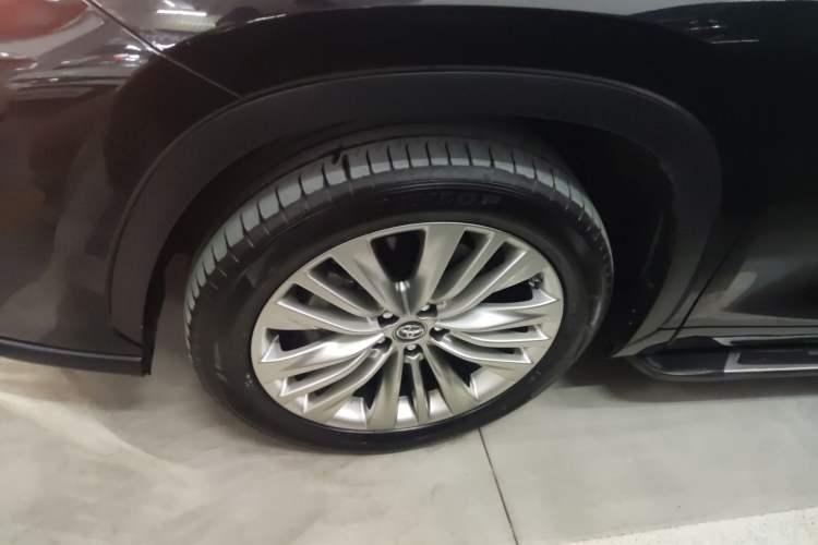 Used Toyota Highlander 2022 Dual-Engine 2.5L Four-Wheel Drive Supreme Edition 7-Seater Left Front Wheel Hub